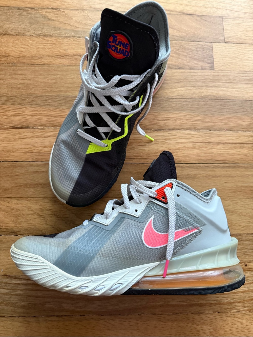 Nike men’s LeBron 18 Low "Bugs vs Marvin"